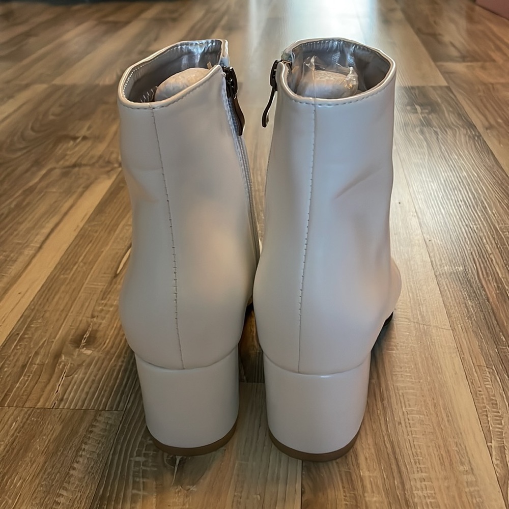 NWT White Leather Short Boots - Picture 4 of 8